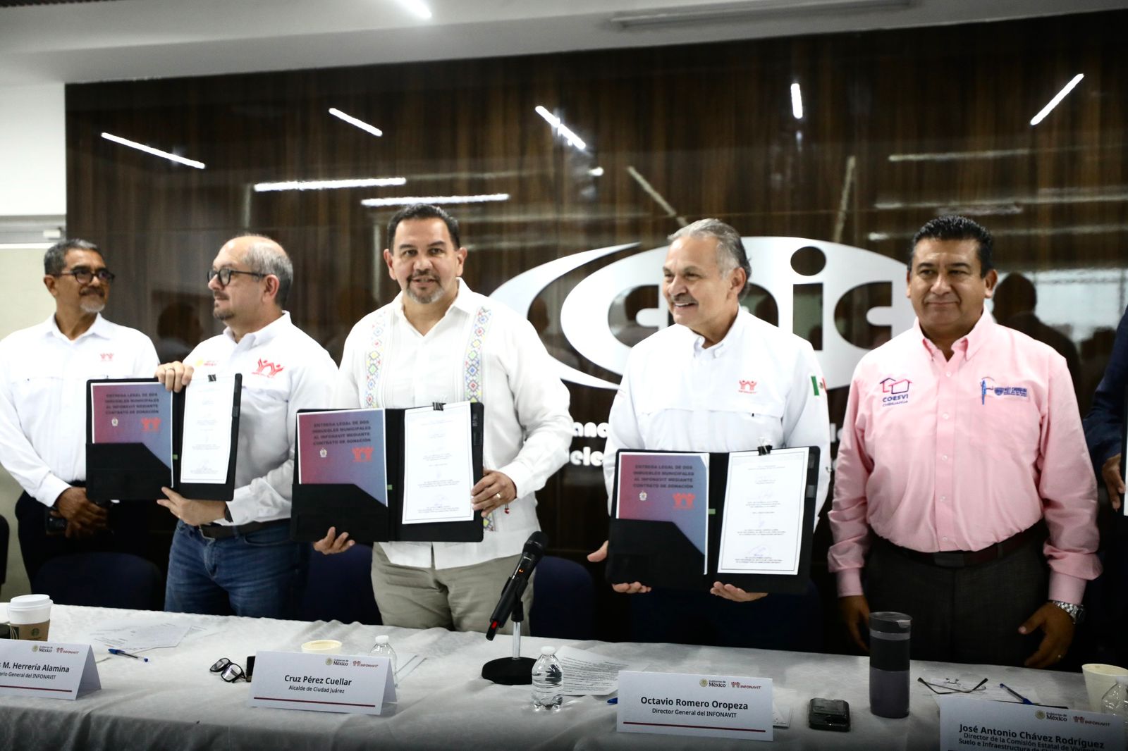 Firma Presidente Municipal convenio con INFONAVIT para donación de ...